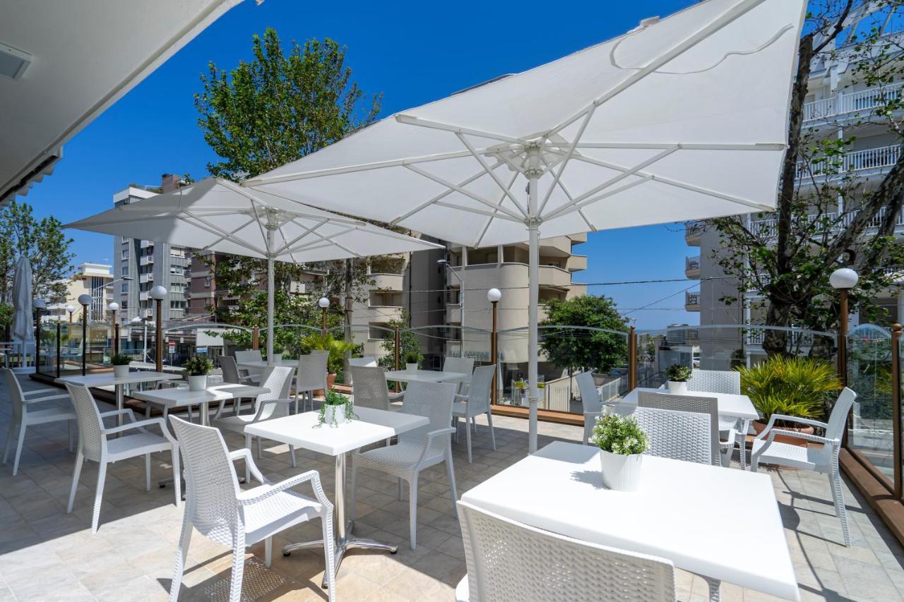 Hotel Constellation Rimini Esterno foto