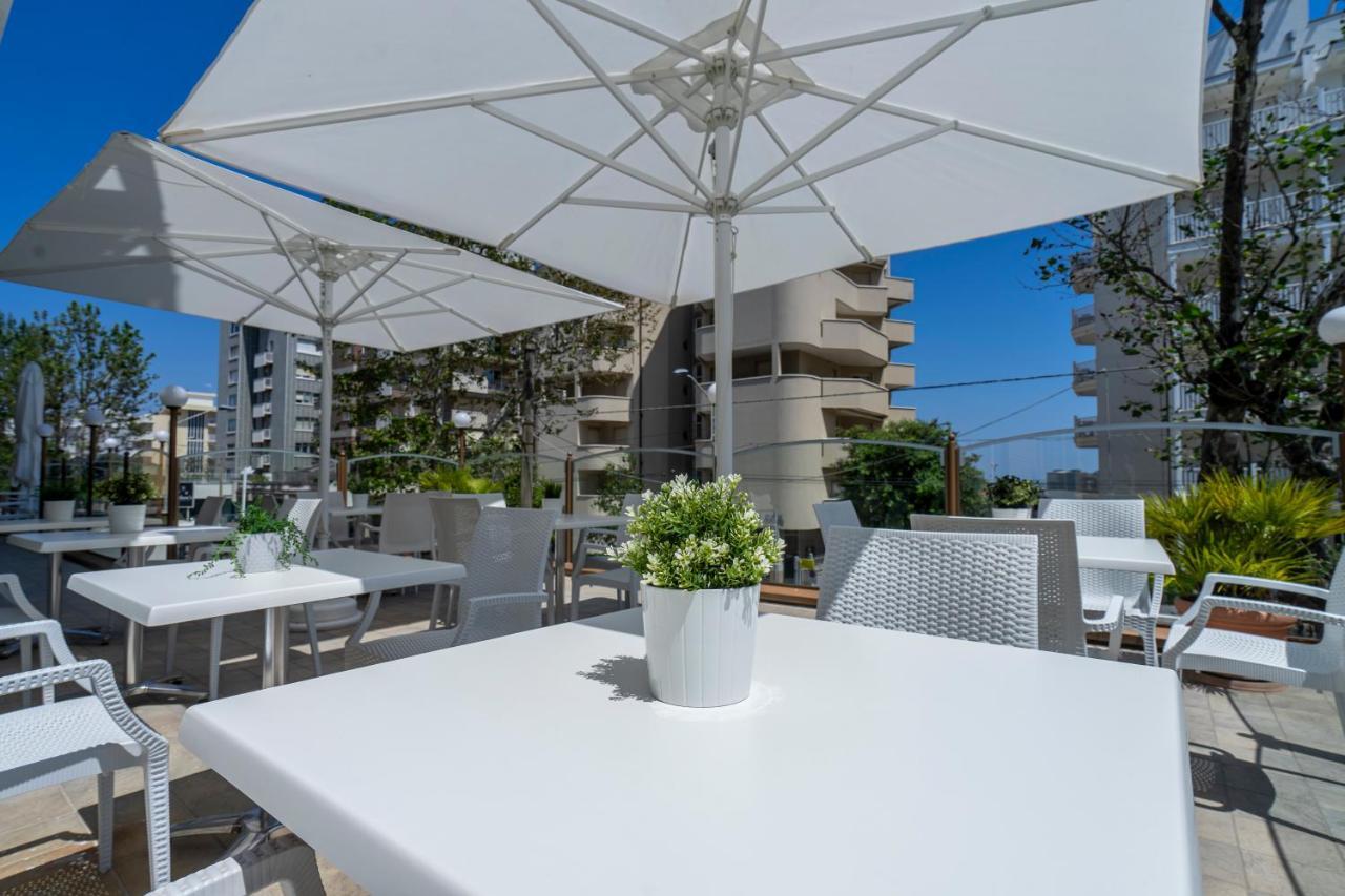 Hotel Constellation Rimini Esterno foto
