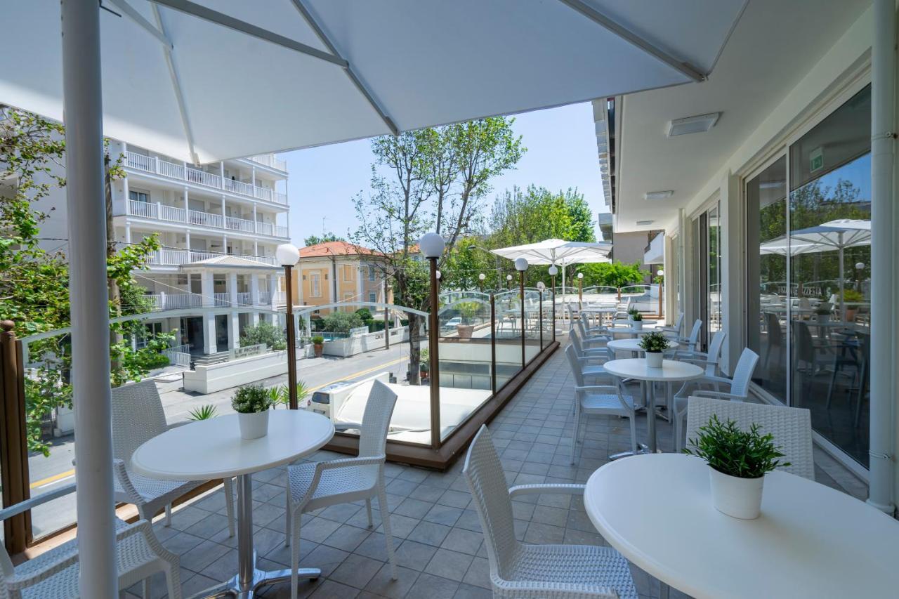 Hotel Constellation Rimini Esterno foto