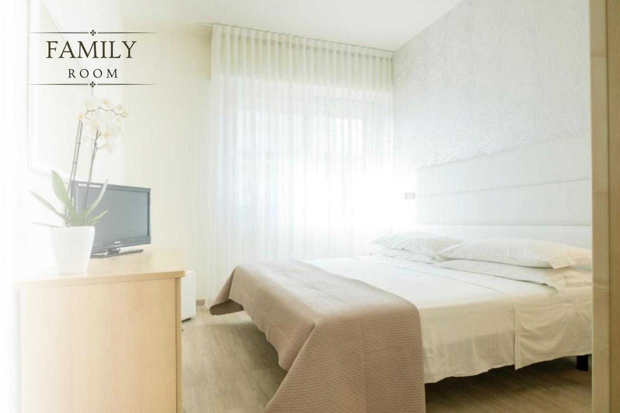 Hotel Constellation Rimini Esterno foto