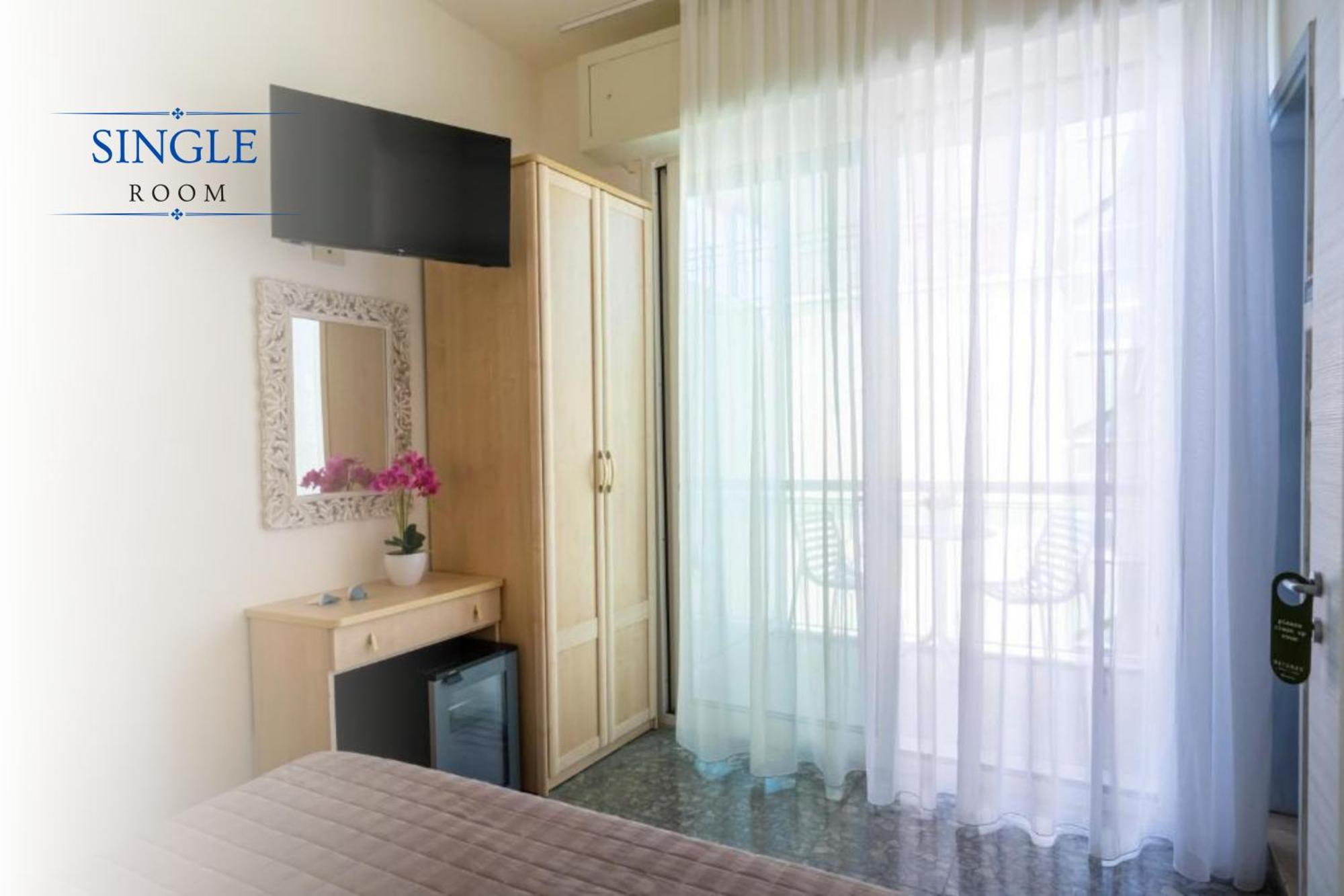 Hotel Constellation Rimini Esterno foto