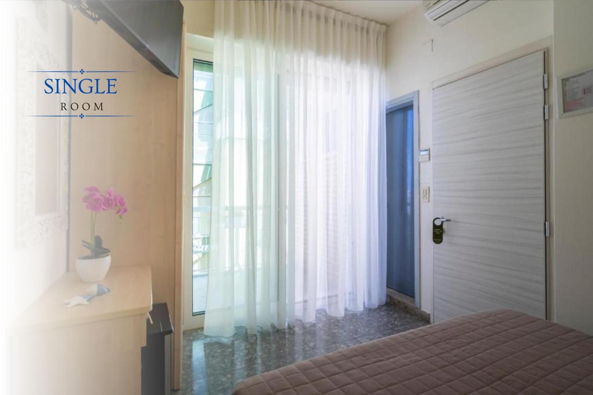 Hotel Constellation Rimini Esterno foto