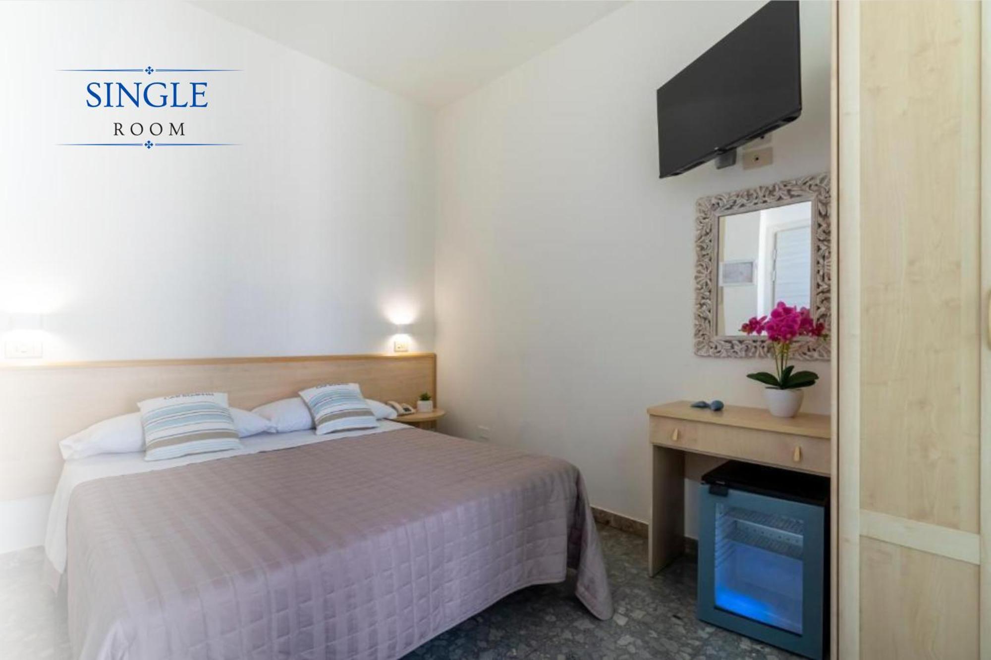 Hotel Constellation Rimini Esterno foto